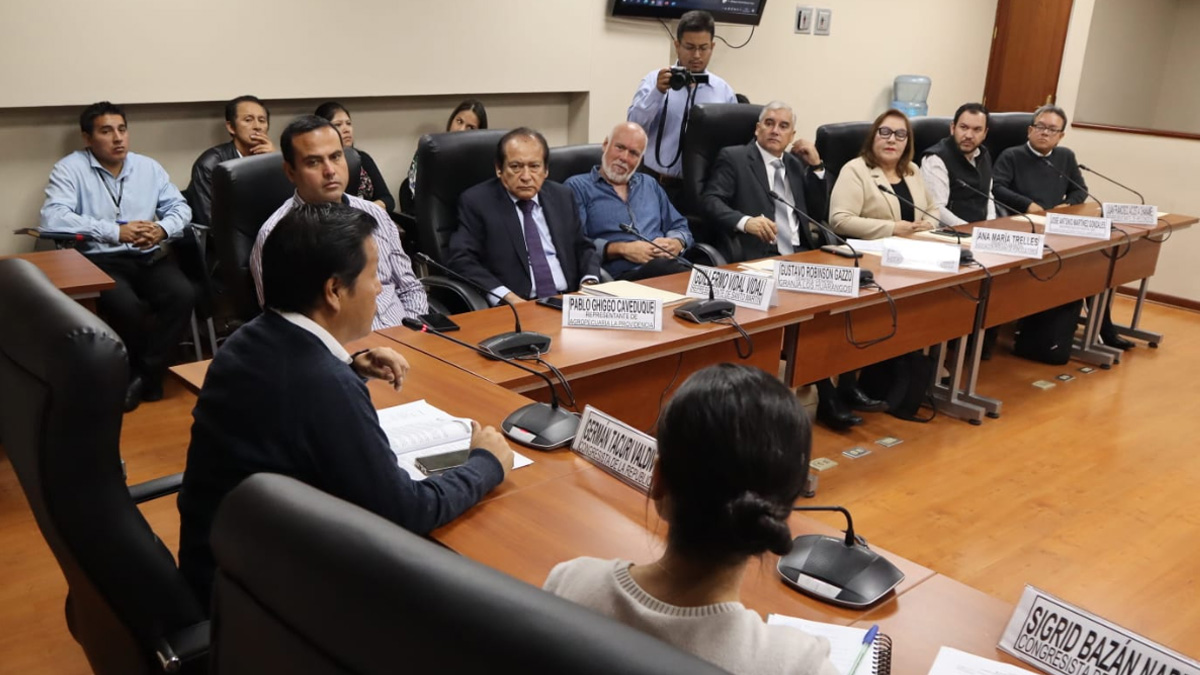 Productores sustentaron inviabilidad de eliminación de jaulas para cerdas