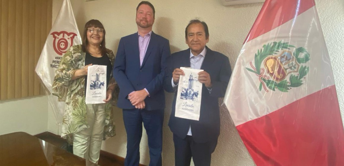 Representante del Departamento Agrícola de Nebraska visita Asoporci